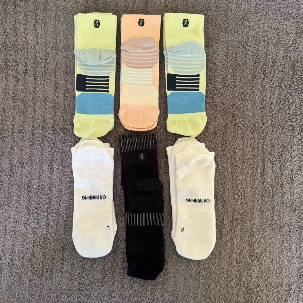 ON RUNNING SOCKS 6 PAIRS WOMEN MULTICOLOR MEDIUM